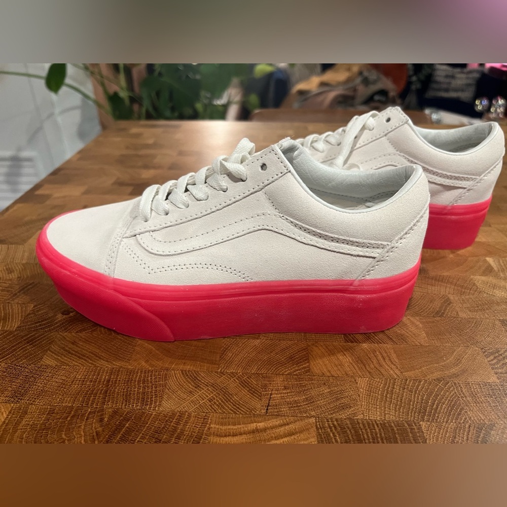 old skool stacked NWB vans w/ fluorescent pink platform size 7.5